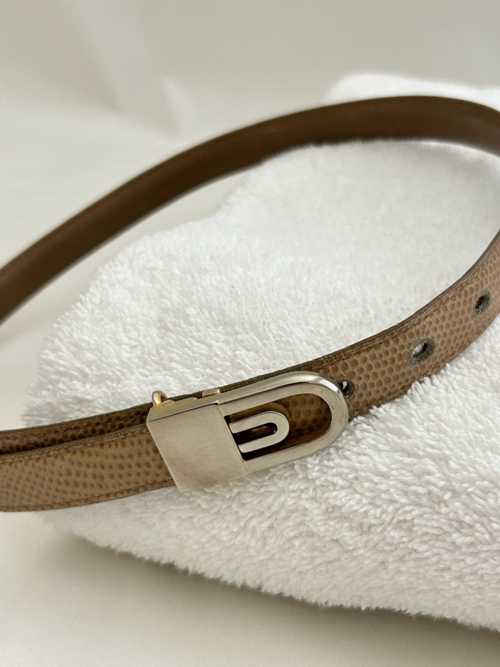 Vintage Reversible 1980’s Skinny Leather Belt Snakeskin Taupe Clasp Closure XS